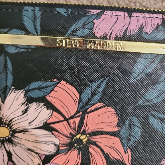 STEVE MADDEN Floral Clutch Wallet Wristlet - Picture 2 of 13